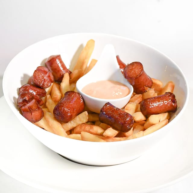 Salchipapas.