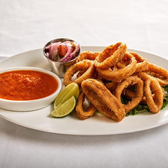 Calamares Fritos / Fried Calamari.